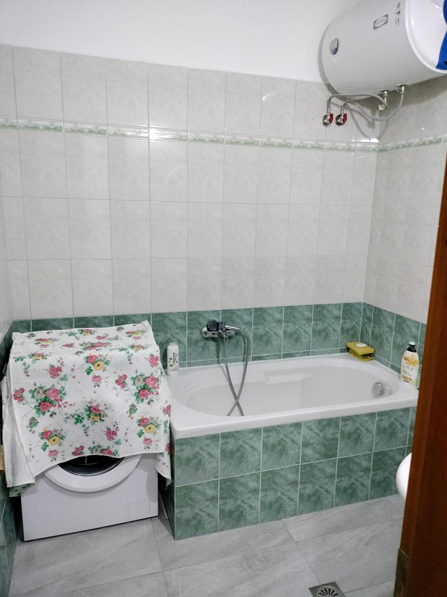 Taurasi Red Apartment