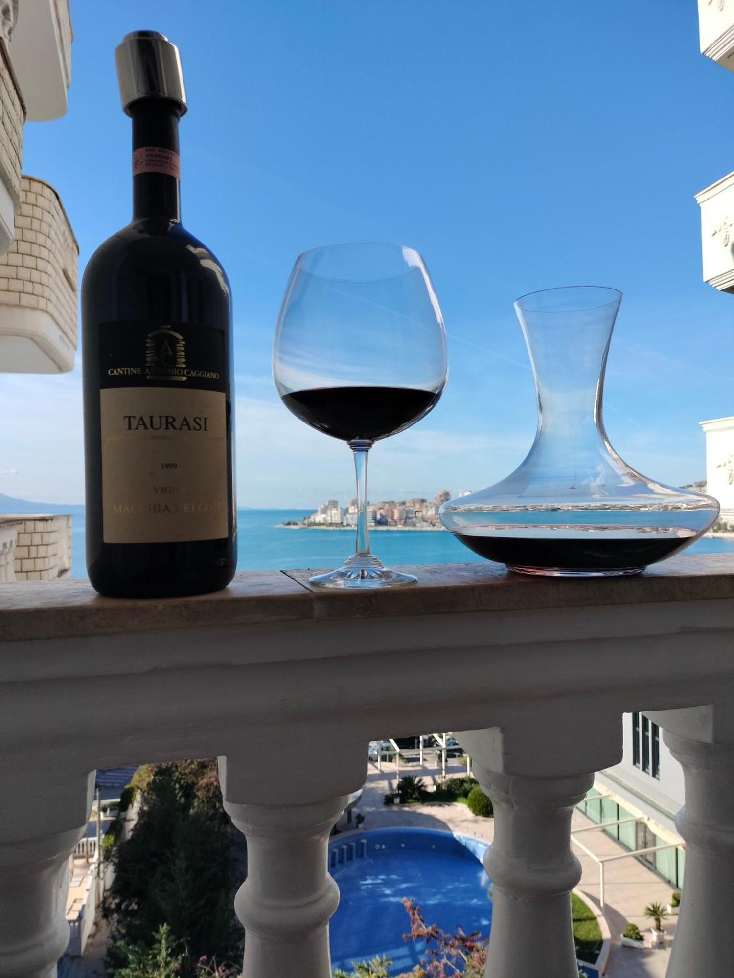 Apartment Taurasi Red Sarandë