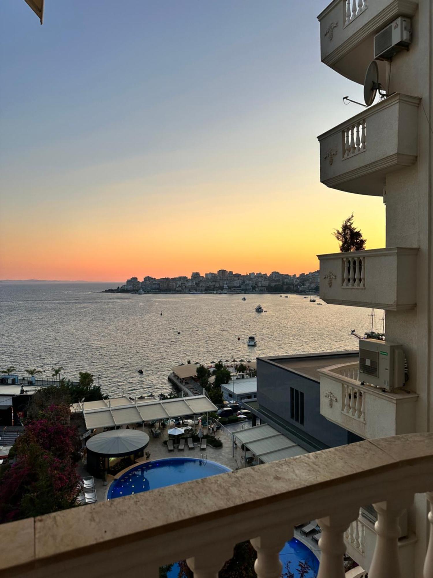 Taurasi Red Apartment *